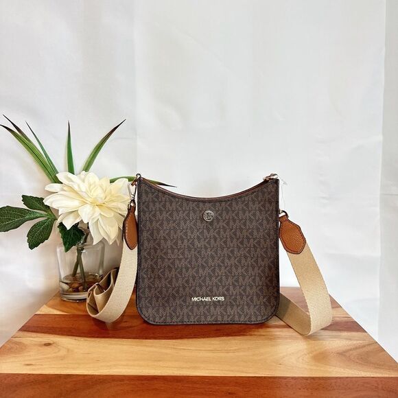 Michael kors Briley Small Logo Messenger Bag‎ - Picture 1 of 8